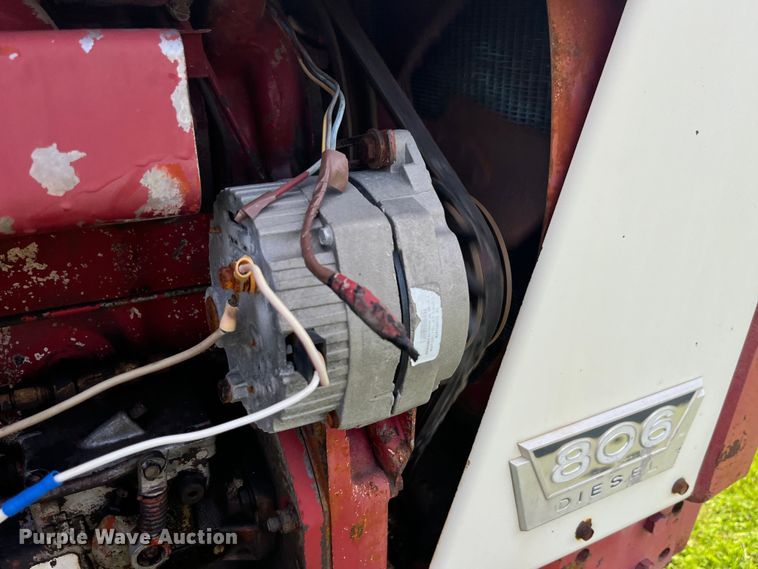 image for item EK8944 1965 International Harvester Farmall 806 tractor