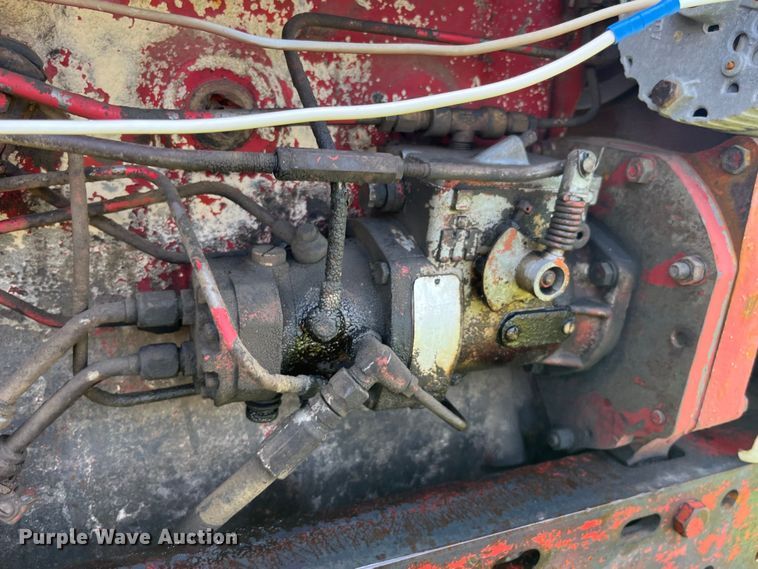 image for item EK8944 1965 International Harvester Farmall 806 tractor