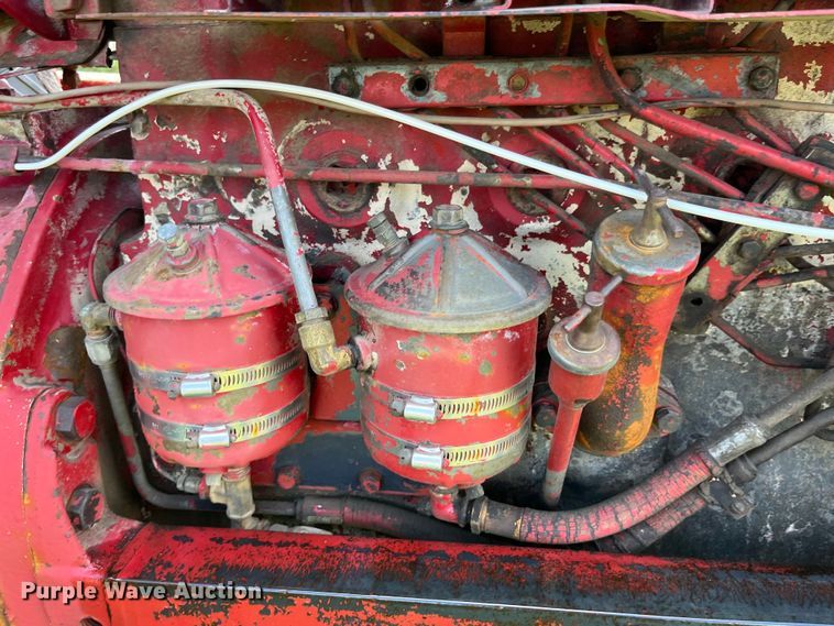 image for item EK8944 1965 International Harvester Farmall 806 tractor