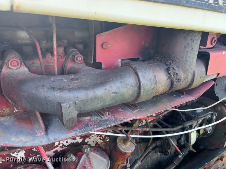 image for item EK8944 1965 International Harvester Farmall 806 tractor