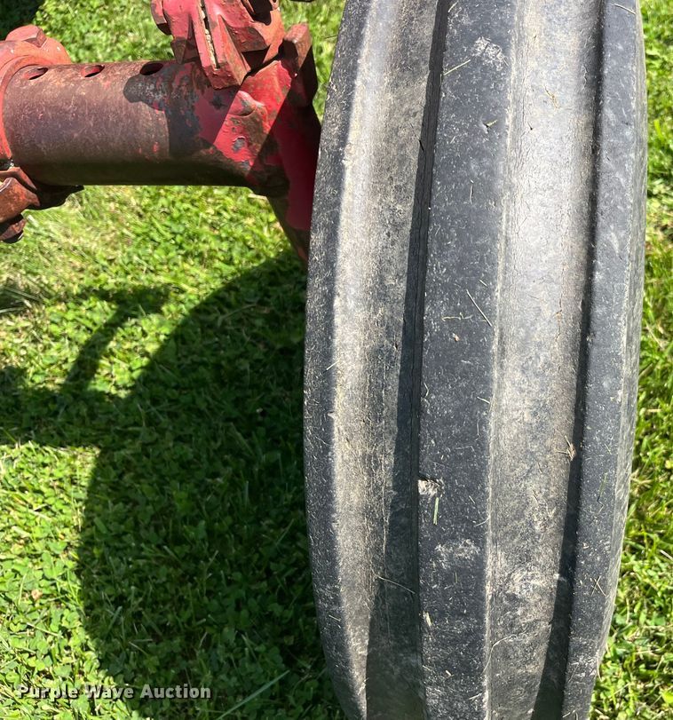 image for item EK8944 1965 International Harvester Farmall 806 tractor