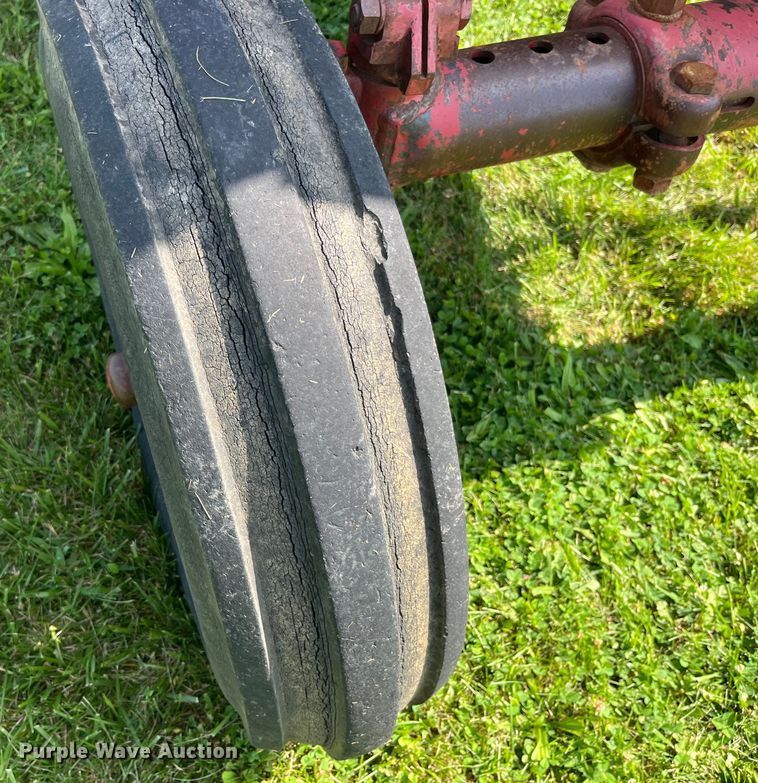 image for item EK8944 1965 International Harvester Farmall 806 tractor