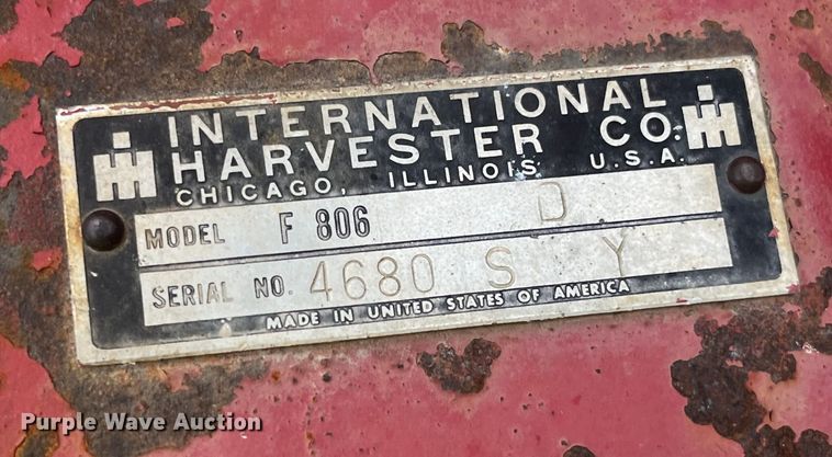 image for item EK8944 1965 International Harvester Farmall 806 tractor