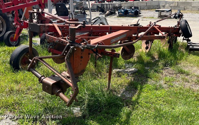 image for item EK8956 Massey Ferguson five bottom plow