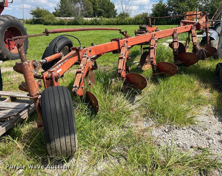 image for item EK8956 Massey Ferguson five bottom plow