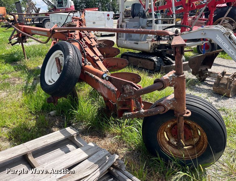 image for item EK8956 Massey Ferguson five bottom plow