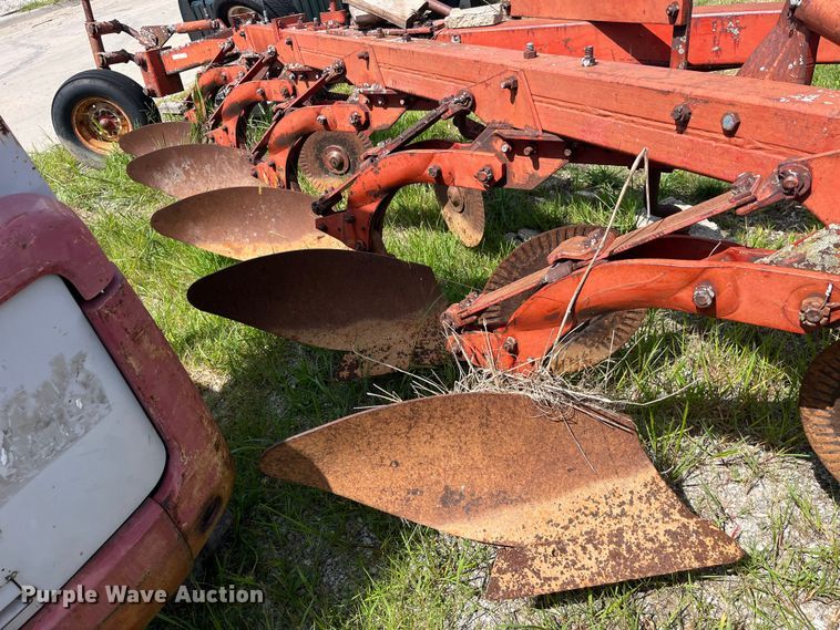 image for item EK8956 Massey Ferguson five bottom plow
