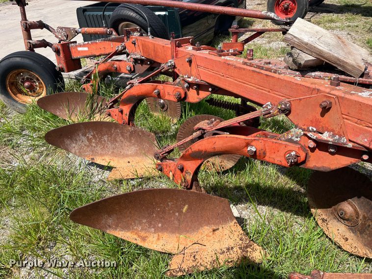 image for item EK8956 Massey Ferguson five bottom plow