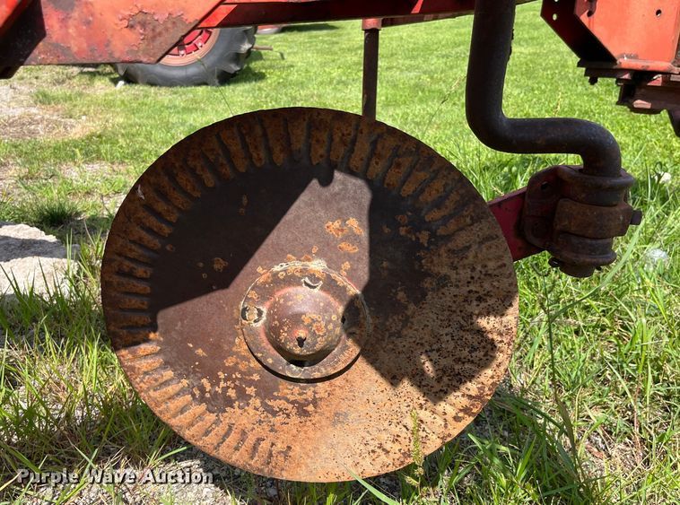 image for item EK8956 Massey Ferguson five bottom plow