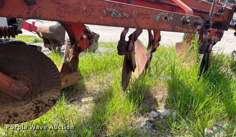 image for item EK8956 Massey Ferguson five bottom plow