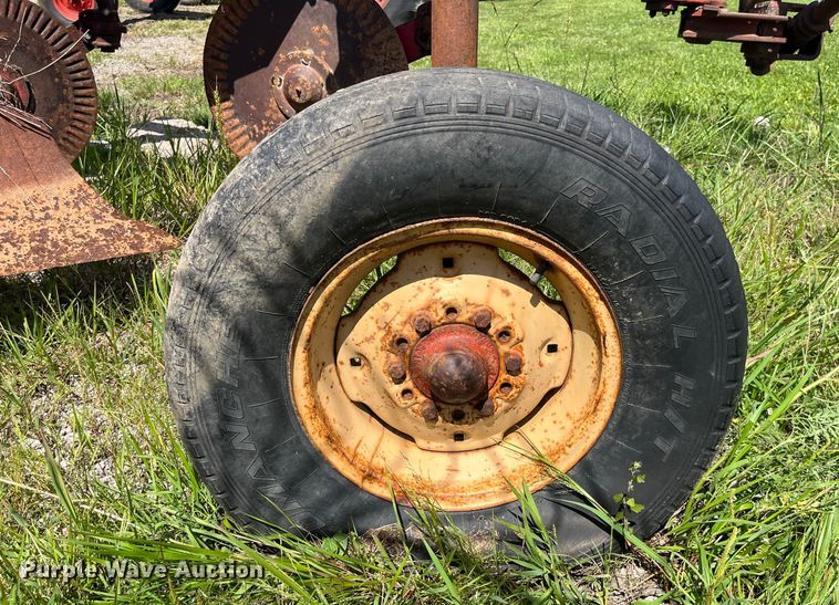 image for item EK8956 Massey Ferguson five bottom plow