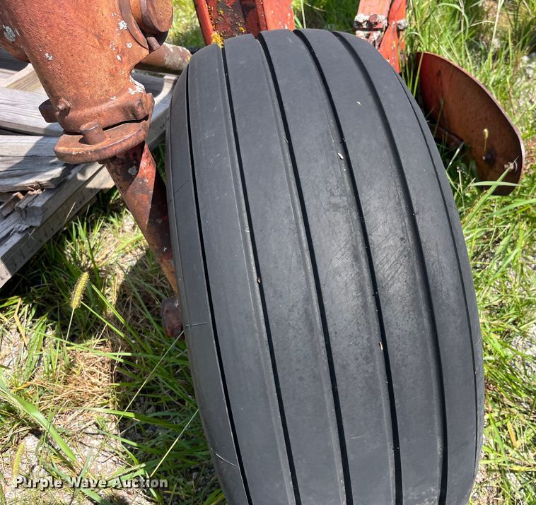 image for item EK8956 Massey Ferguson five bottom plow