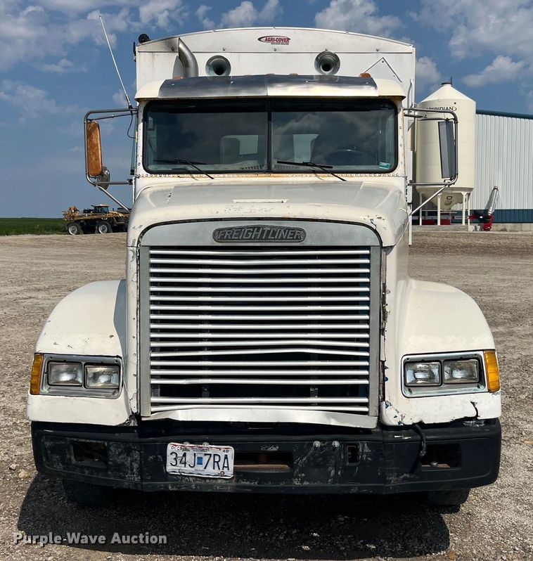 image for item EK8961 1995 Freightliner fertilizer delivery truck