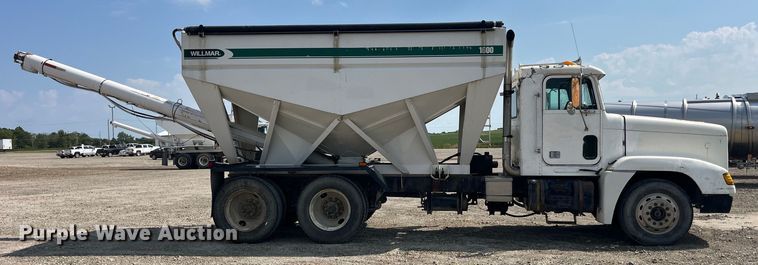 image for item EK8961 1995 Freightliner fertilizer delivery truck