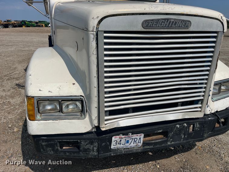 image for item EK8961 1995 Freightliner fertilizer delivery truck