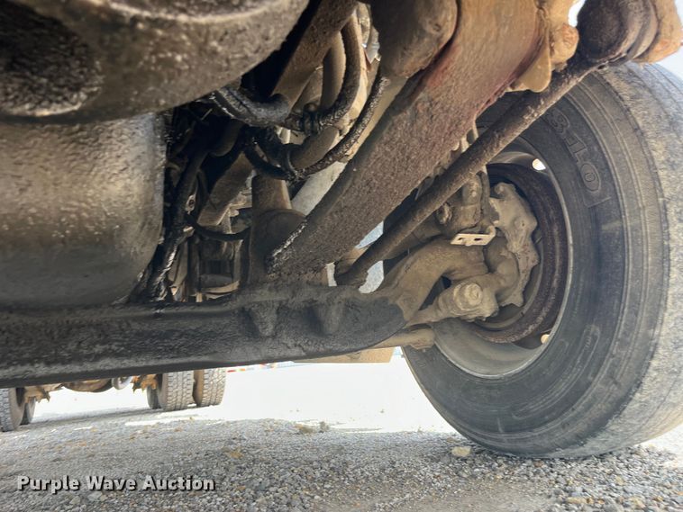 image for item EK8961 1995 Freightliner fertilizer delivery truck