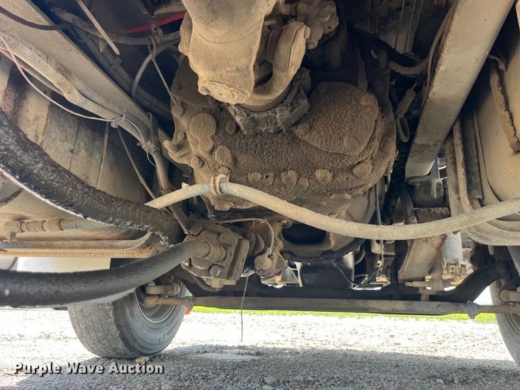 image for item EK8961 1995 Freightliner fertilizer delivery truck