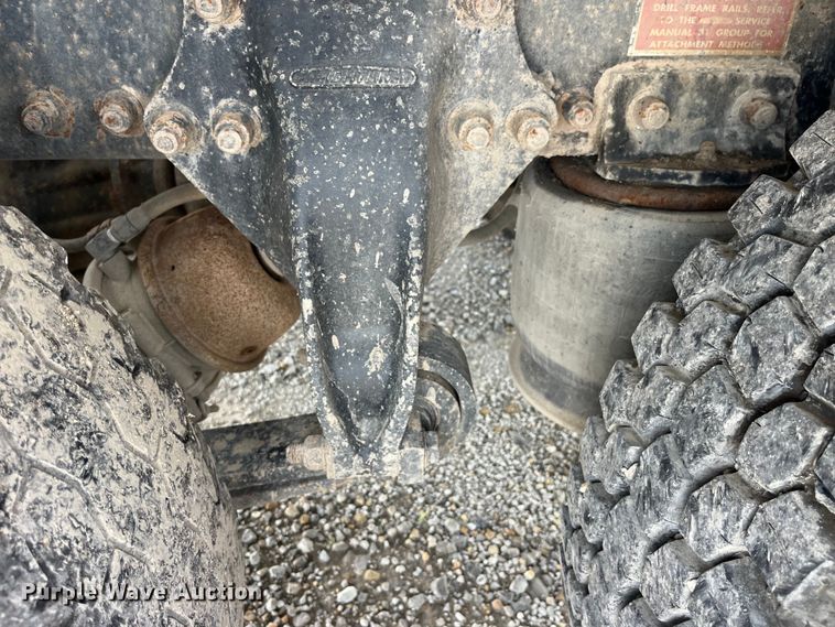 image for item EK8961 1995 Freightliner fertilizer delivery truck