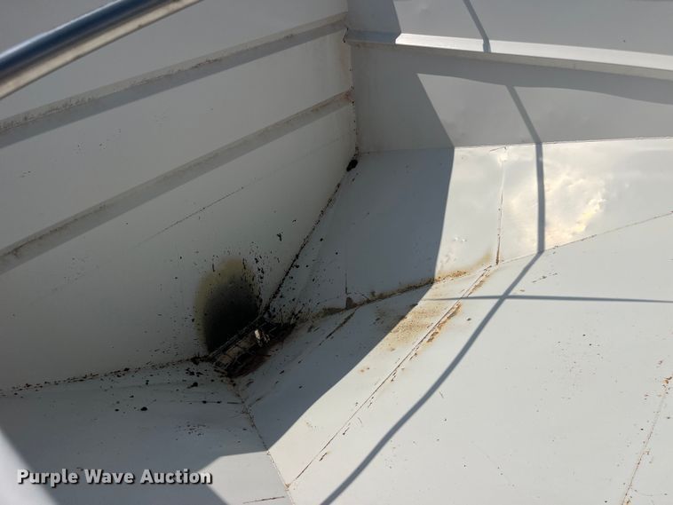 image for item EK8961 1995 Freightliner fertilizer delivery truck