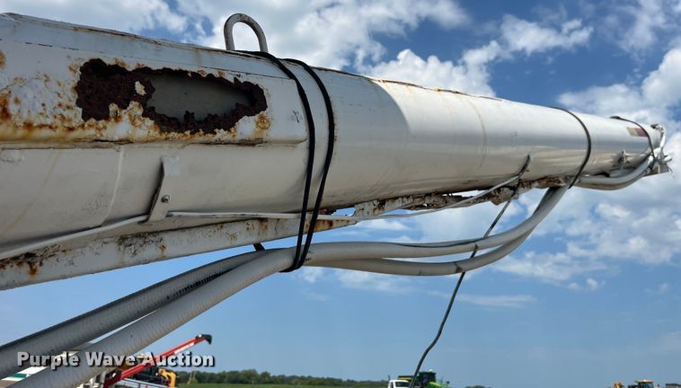 image for item EK8961 1995 Freightliner fertilizer delivery truck