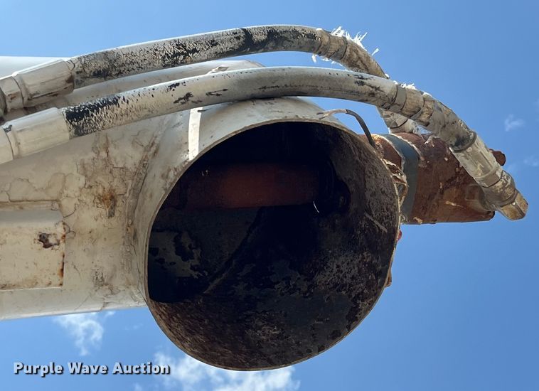 image for item EK8961 1995 Freightliner fertilizer delivery truck