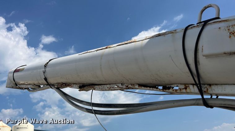 image for item EK8961 1995 Freightliner fertilizer delivery truck