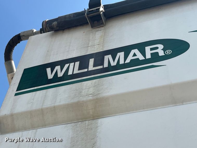 image for item EK8961 1995 Freightliner fertilizer delivery truck