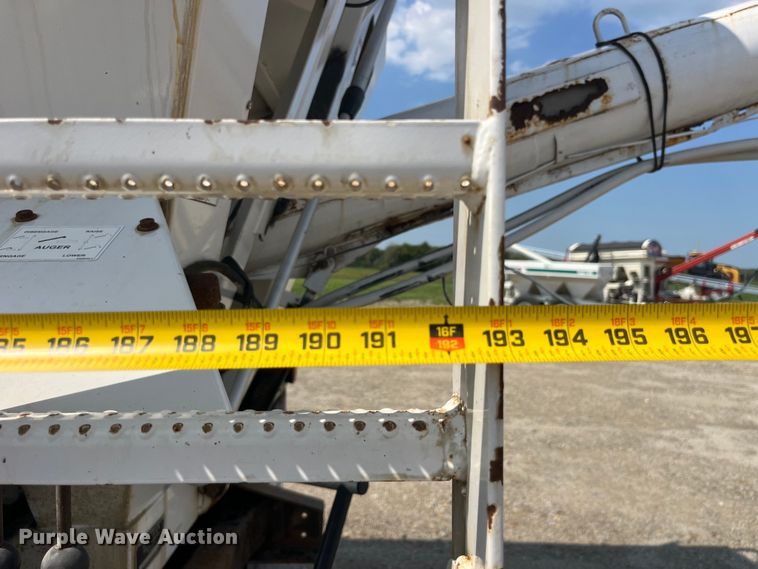 image for item EK8961 1995 Freightliner fertilizer delivery truck