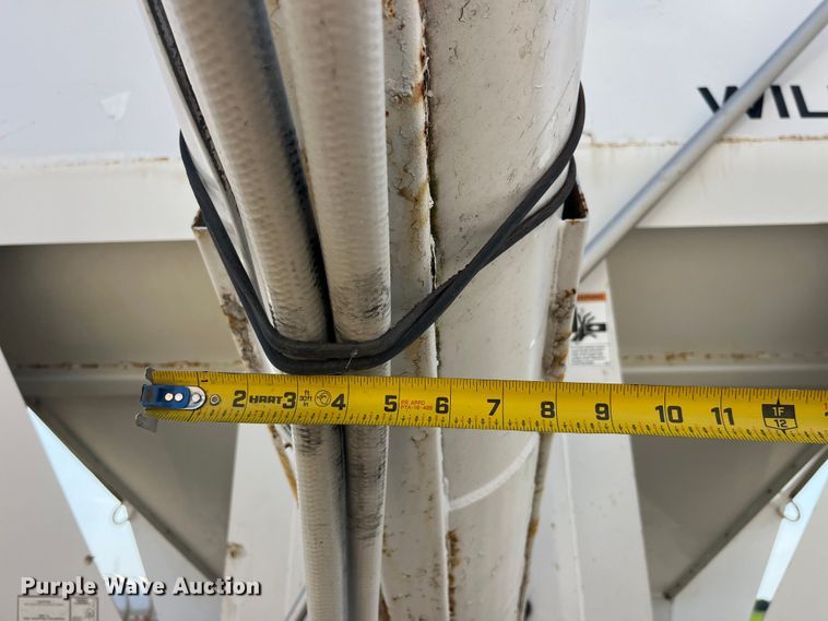 image for item EK8961 1995 Freightliner fertilizer delivery truck