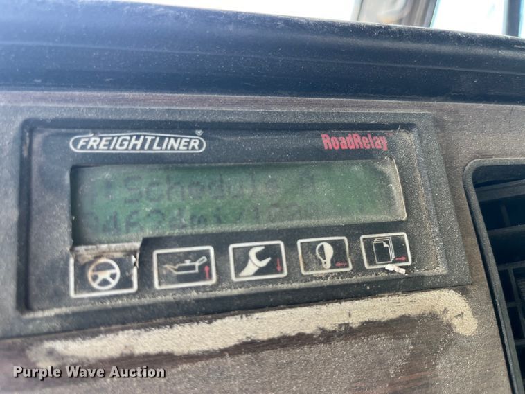 image for item EK8961 1995 Freightliner fertilizer delivery truck