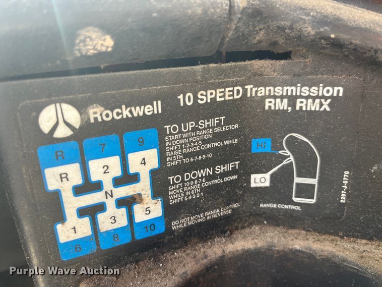 image for item EK8961 1995 Freightliner fertilizer delivery truck