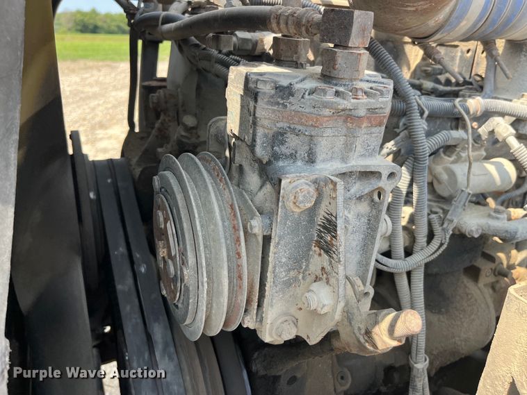 image for item EK8961 1995 Freightliner fertilizer delivery truck