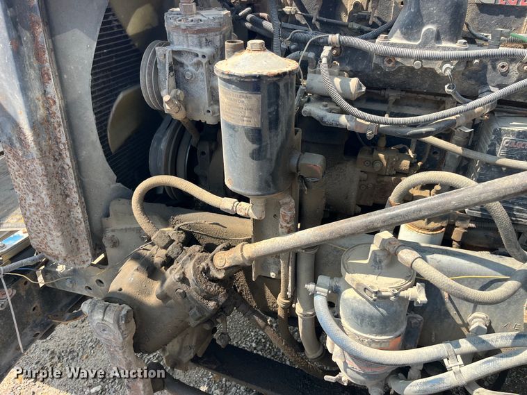 image for item EK8961 1995 Freightliner fertilizer delivery truck