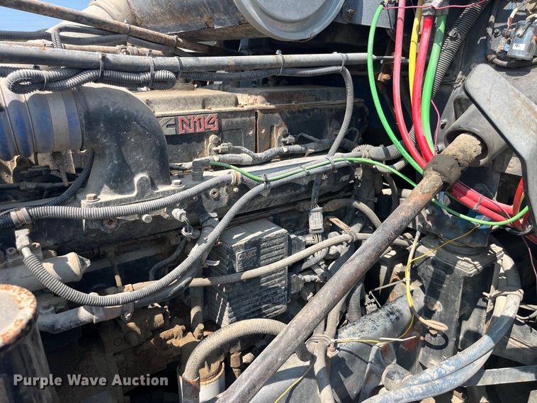 image for item EK8961 1995 Freightliner fertilizer delivery truck