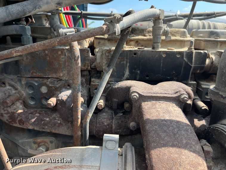 image for item EK8961 1995 Freightliner fertilizer delivery truck