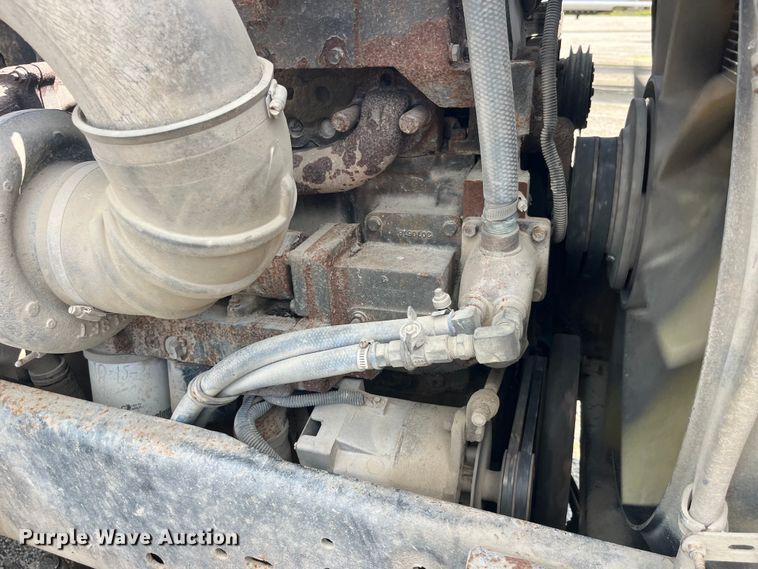 image for item EK8961 1995 Freightliner fertilizer delivery truck