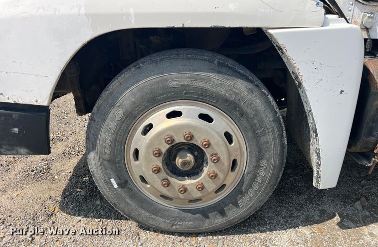 image for item EK8961 1995 Freightliner fertilizer delivery truck