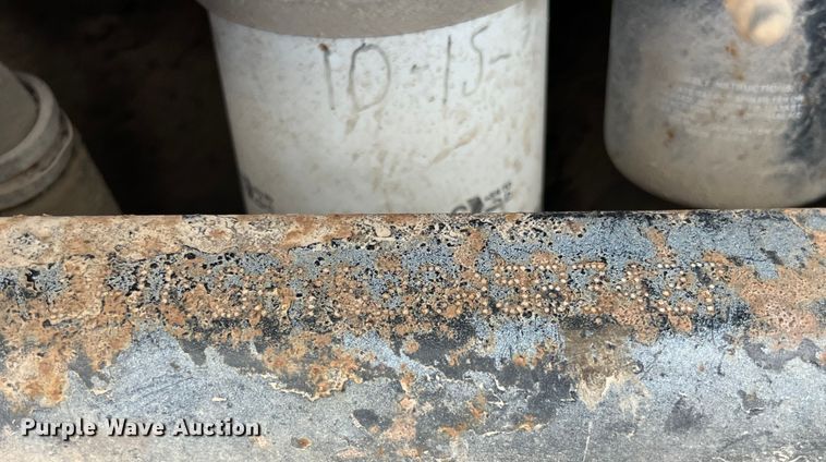 image for item EK8961 1995 Freightliner fertilizer delivery truck