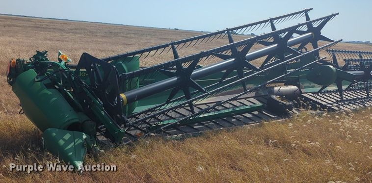 image for item EQ2004 2014 John Deere  640D draper head