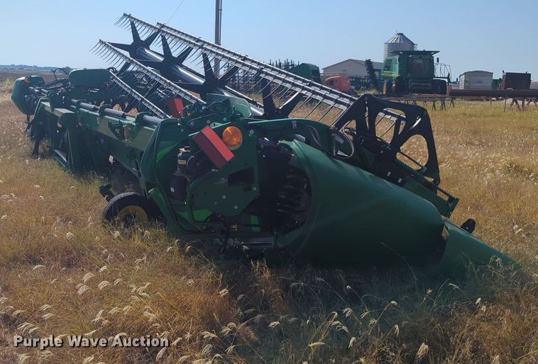 image for item EQ2004 2014 John Deere  640D draper head