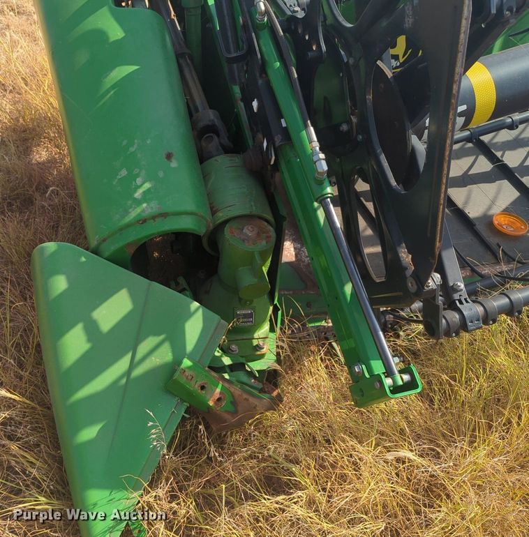 image for item EQ2004 2014 John Deere  640D draper head