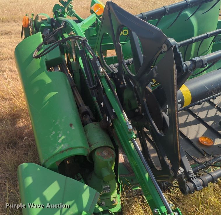 image for item EQ2004 2014 John Deere  640D draper head