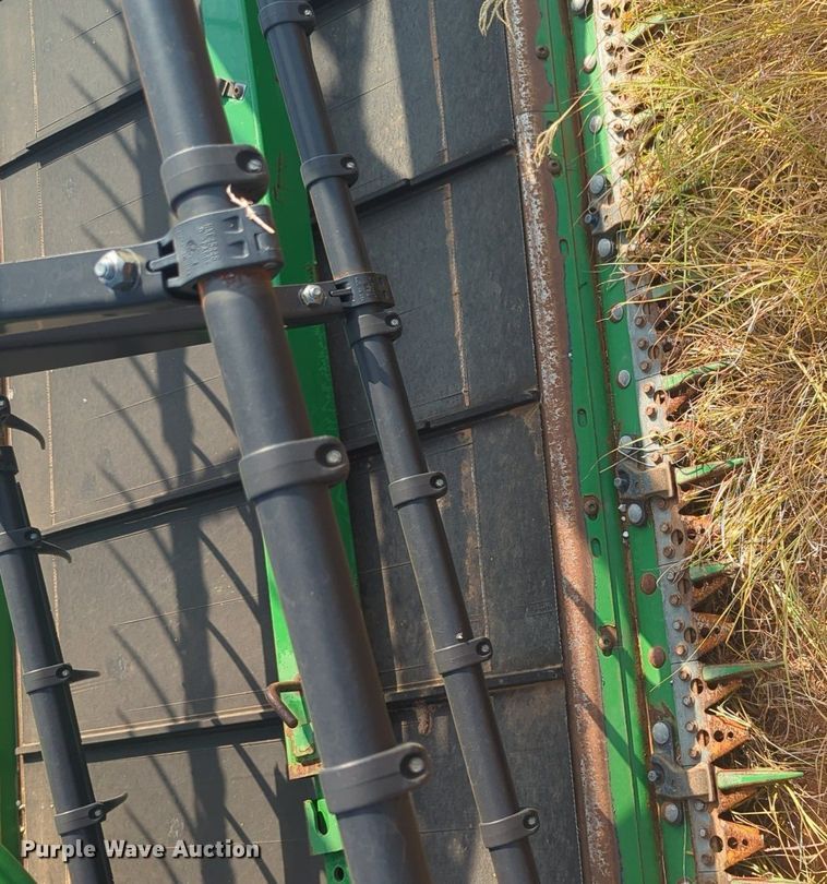 image for item EQ2004 2014 John Deere  640D draper head