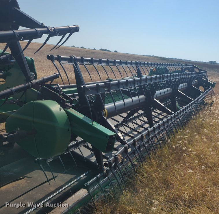 image for item EQ2004 2014 John Deere  640D draper head