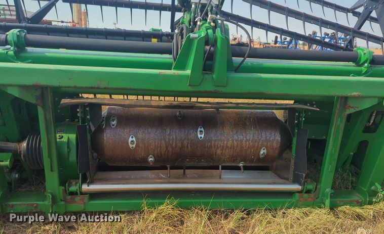 image for item EQ2004 2014 John Deere  640D draper head