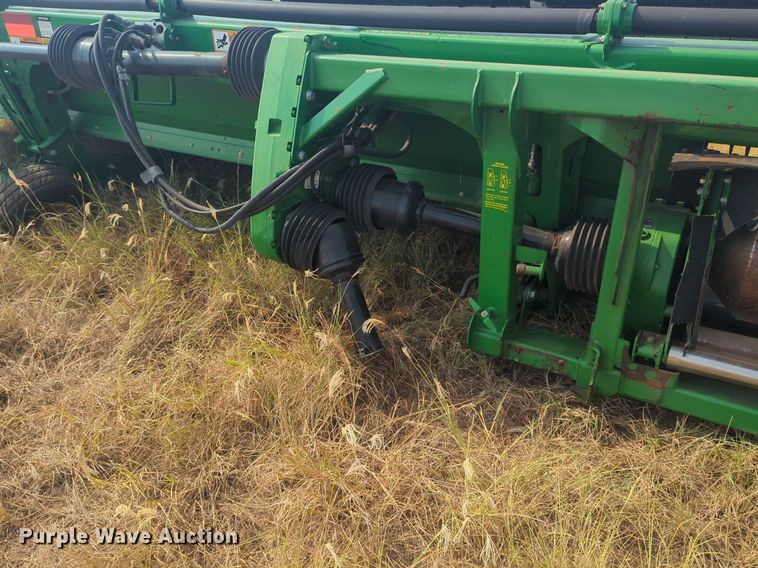 image for item EQ2004 2014 John Deere  640D draper head