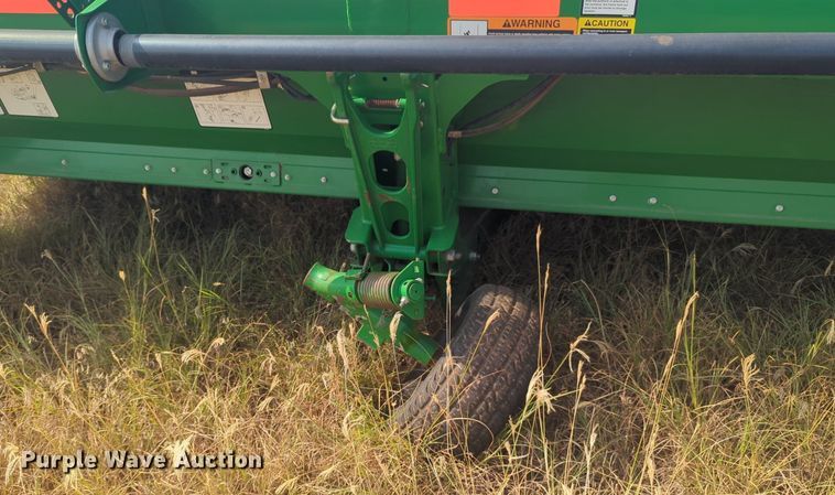 image for item EQ2004 2014 John Deere  640D draper head