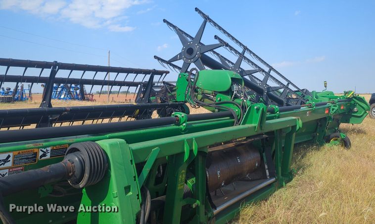 image for item EQ2004 2014 John Deere  640D draper head