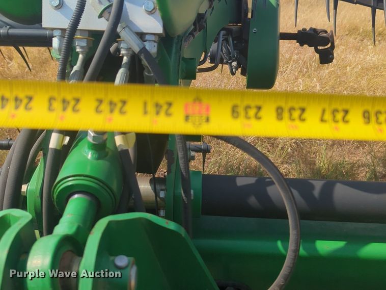 image for item EQ2004 2014 John Deere  640D draper head