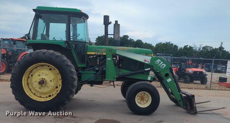 image for item EQ2078 1982 John Deere  4440 tractor